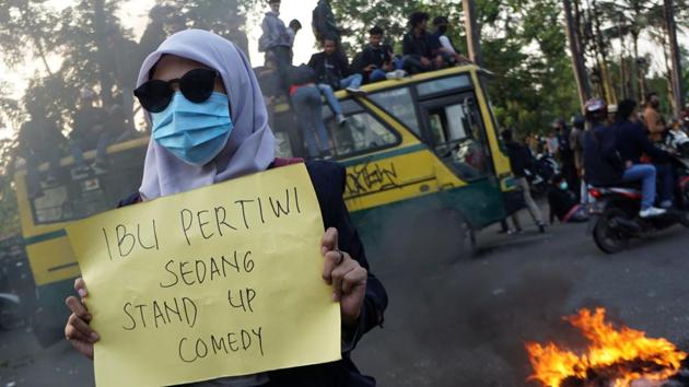 Photos Indonesian Students And Workers Protest New Labour Law