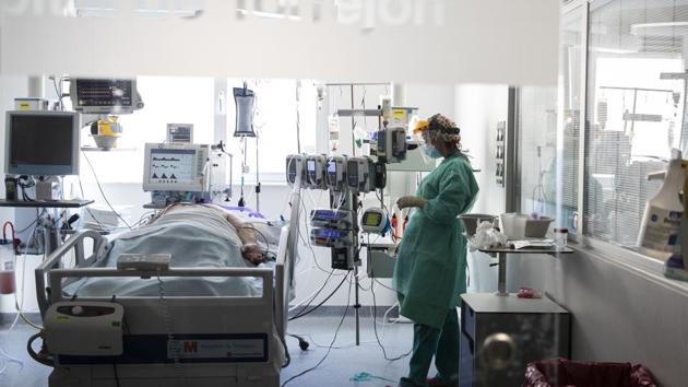 A healthcare worker looks at a patient with COVID-19 at an intensive care unit (ICU) . (Representational) (AP) A healthcare worker looks at a patient with COVID-19 at an intensive care unit (ICU) . (Representational) (AP)
