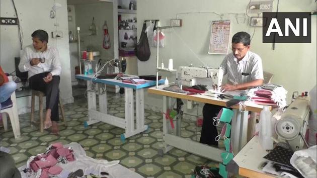 “I collect leftover fabrics from the tailoring shops in the city, use them to make face masks, and give it to the people who can’t afford them,” said Hanuman Prajapat. (Twitter/@ANI) “I collect leftover fabrics from the tailoring shops in the city, use them to make face masks, and give it to the people who can’t afford them,” said Hanuman Prajapat. (Twitter/@ANI)