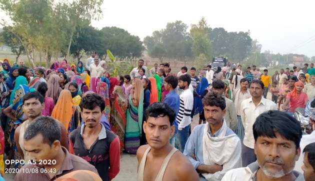 Villagers did not allow the police to send the body for a post mortem examination for more than 10 hours and alleged that she was gang raped before being murdered. (HT PHOTO) Villagers did not allow the police to send the body for a post mortem examination for more than 10 hours and alleged that she was gang raped before being murdered. (HT PHOTO)