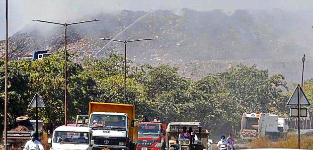 Plumes of smoke billowing from the smouldering heaps of solid waste at the dumping ground in Dadumajra, while firemen continue to bring the situation under control, in Chandigarh on Wednesday. (KESHAV SINGH/HT) Plumes of smoke billowing from the smouldering heaps of solid waste at the dumping ground in Dadumajra, while firemen continue to bring the situation under control, in Chandigarh on Wednesday. (KESHAV SINGH/HT)