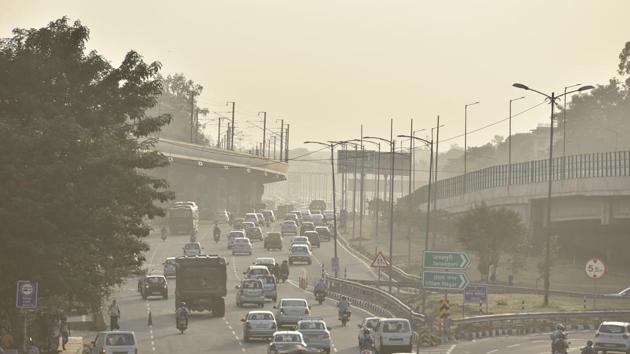A rise in air pollution level due to undergoing construction work, at Dhaula Kuan, in New Delhi.(Sanjeev Verma/HT PHOTO) A rise in air pollution level due to undergoing construction work, at Dhaula Kuan, in New Delhi.(Sanjeev Verma/HT PHOTO)
