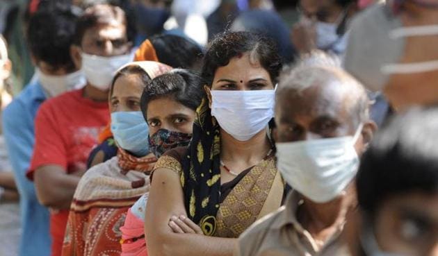 People queue to register for coronavirus tests, Noida, October 07, 2020(Sunil Ghosh/HT)