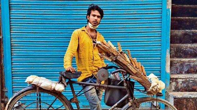 Door To Door Sharpener - A Delhi man uses his ingeniously rigged bicycle to sharpen  knives from restaurant to restaurant. - Delhi, India - Daily Travel Photos  - Once Daily Images From