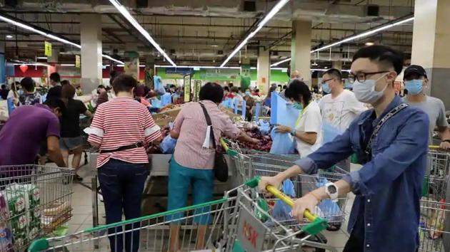 Malls usually shine during the holidays, serving as gathering places where families can browse, eat and take pictures on Santa’s lap. (Reuters File Photo) Malls usually shine during the holidays, serving as gathering places where families can browse, eat and take pictures on Santa’s lap. (Reuters File Photo)
