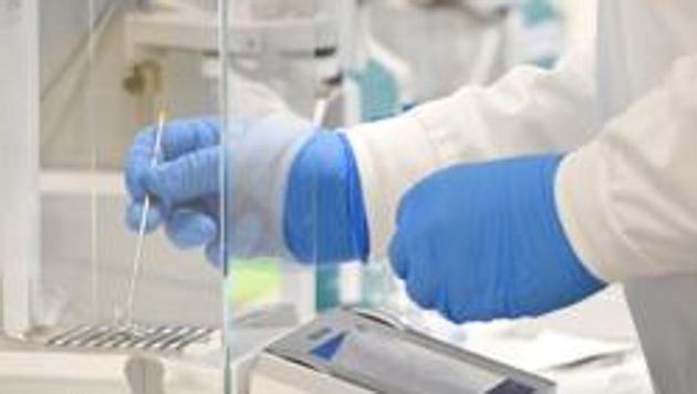 Another population study, run by Imperial College London and Ipsos Mori, showed that 1 in 170 people in England had the virus between Sept. 18 and Oct. 5, with 45,000 new infections each day. (REUTERS) Another population study, run by Imperial College London and Ipsos Mori, showed that 1 in 170 people in England had the virus between Sept. 18 and Oct. 5, with 45,000 new infections each day. (REUTERS)