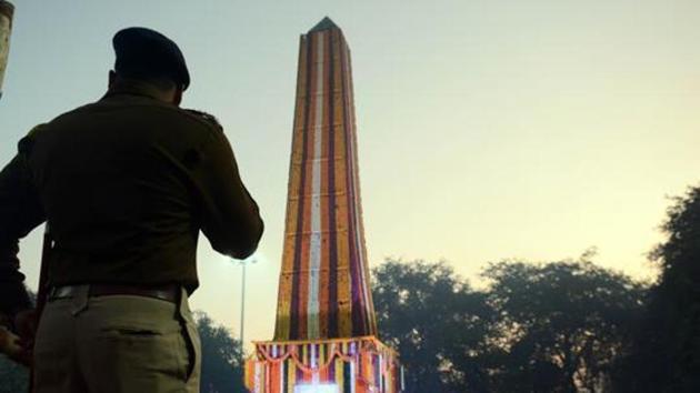 Security personnel at Vijay stambh of Bhima Koregaon in Pune.(Shankar Narayan/HT PHOTO)