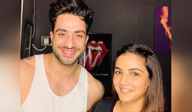 Bigg Boss 14 Aly Goni Shares Video Of Jasmin Bhasin Crying Calls Her Lovable Hindustan Times Get latest whatsapp status videos also whatsapp status videos download links, whatsapp video status, whatsapp status download, whatsapp status love, whatsapp status video song. bigg boss 14 aly goni shares video of