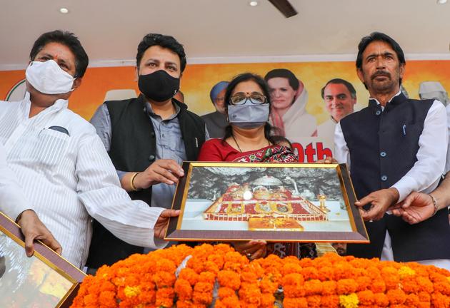 AICC in-charge for J&K affairs Rajani Patil being presented with a memento by senior party leaders during a farmers rally in Jammu on Saturday. (PTI) AICC in-charge for J&K affairs Rajani Patil being presented with a memento by senior party leaders during a farmers rally in Jammu on Saturday. (PTI)