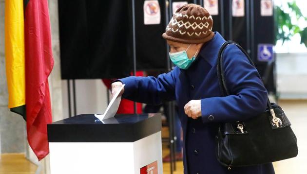A woman casts her vote during general election in Trakai, Lithuania October 11, 2020. (Reuters photo) A woman casts her vote during general election in Trakai, Lithuania October 11, 2020. (Reuters photo)