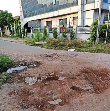 Dilapidated of roads in front of an office building in Industrial Area, Phase 8B, Mohali.(Gurminder Singh/HT)