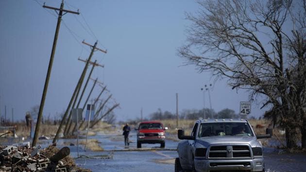 Residents drive through floodwaters after Hurricane Delta made landfall in Creole, Louisiana, US (Bloomberg photo) Residents drive through floodwaters after Hurricane Delta made landfall in Creole, Louisiana, US (Bloomberg photo)