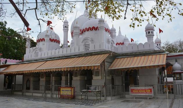 Two days ago, Panchkula deputy commissioner Mukesh Kumar Ahuja, too, had directed the officials to constitute teams to test devotees visiting the two temples. (HT FILE)