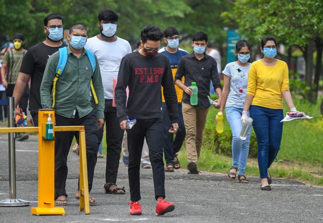 Aspirants come out of an examination centre after appearing for IIT-JEE exams, in Bhopal on September 1 this year.(PTI) Aspirants come out of an examination centre after appearing for IIT-JEE exams, in Bhopal on September 1 this year.(PTI)