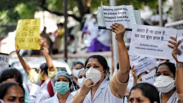 Resident doctors and nurses of Hindu Rao Hospital continue to protest against Delhi Government and MCD over alleging salary non-payment over the last few months, in New Delhi on Saturday. (ANI)