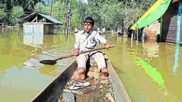 Around 1.25 sq km of the lake was dredged in two stints between 2012 and 2018 ahead of the ongoing project work. (HT File photo) Around 1.25 sq km of the lake was dredged in two stints between 2012 and 2018 ahead of the ongoing project work. (HT File photo)