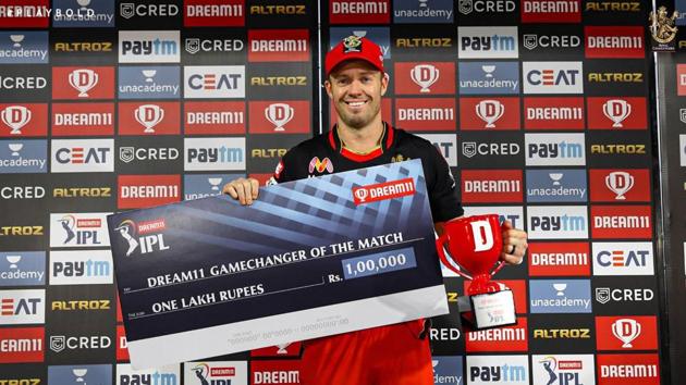 IPL 2020: AB de Villiers with his ‘Gamechanger of the Match’ award. (IPL/Twitter) IPL 2020: AB de Villiers with his ‘Gamechanger of the Match’ award. (IPL/Twitter)