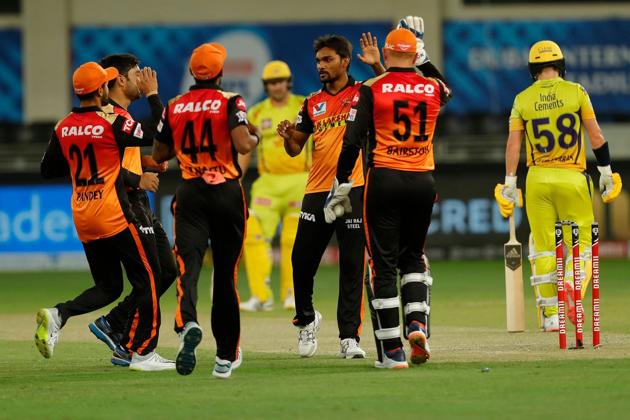 Sunrisers Hyderabad bowlers celebrate. (IPL/Twitter)