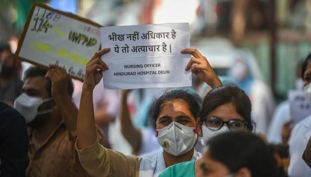 Resident doctors and nurses of Hindu Rao Hospital continue to protest against Delhi Government and MCD alleging salary non-payment over the last few months, in New Delhi.(Amal KS/HT PHOTO)