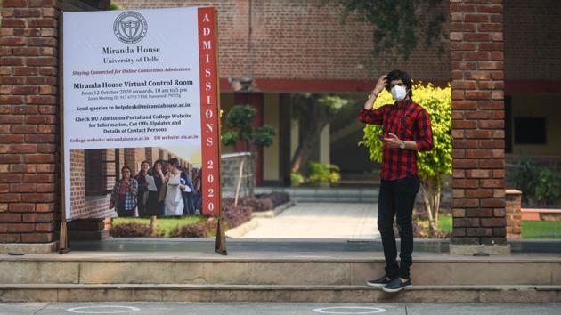 An aspirant seen inside Miranda House campus in New Delhi on October 12. Miranda House on the other hand set up a “virtual control room” to address real-time queries between 10 am and 5 pm through video conferencing. A “virtual tour” was also organised for students who would have visited the campus had it not been the pandemic. (Amal KS / HT Photo)