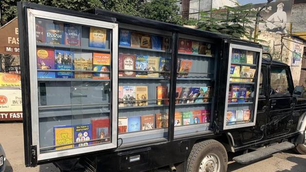 The image of this ‘Books from a Bolero’ was shared by Anand Mahindra. (Twitter/@anandmahindra) The image of this ‘Books from a Bolero’ was shared by Anand Mahindra. (Twitter/@anandmahindra)
