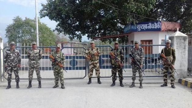 The boys tried to enter Nepal through the Indo-Nepal border in Champawat district but were turned back by authorities for lack of proper permissions. (HT Photo) The boys tried to enter Nepal through the Indo-Nepal border in Champawat district but were turned back by authorities for lack of proper permissions. (HT Photo)