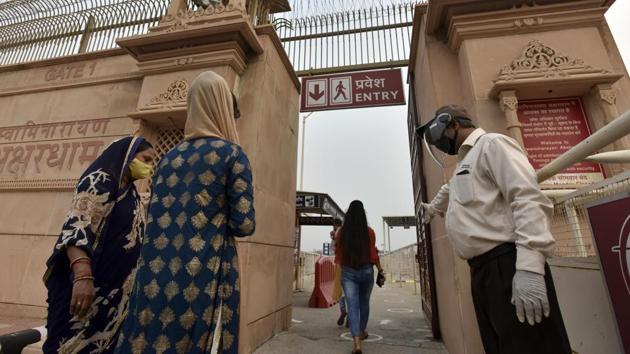 Visitors arrive to visit Akshardham Temple as it reopened after months of staying closed due to the coronavirus pandemic, in New Delhi on Tuesday. (Sanjeev Verma/HT Photo) Visitors arrive to visit Akshardham Temple as it reopened after months of staying closed due to the coronavirus pandemic, in New Delhi on Tuesday. (Sanjeev Verma/HT Photo)