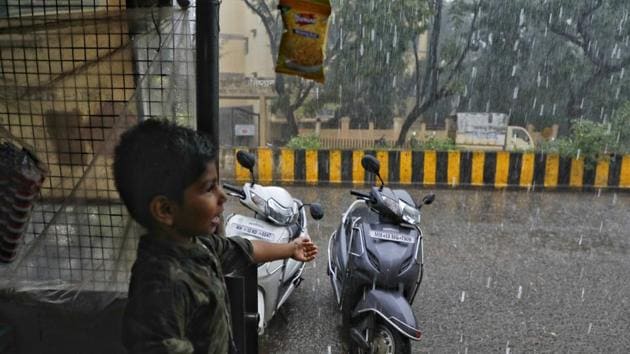 Heavy rain at isolated areas is expected for Pune city on Wednesday and Thursday, though overall, rainfall will be moderate.(HT PHOTO)