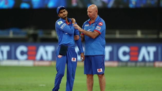 IPL 2020: Delhi Capitals captain Shreyas Iyer gets his shoulder checked by the team physio.(IPL/Twitter)