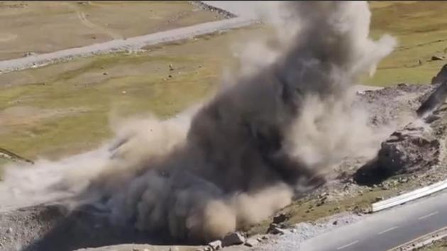 Work began on the Zoji La tunnel near Drass on Thursday with Union Minister Nitin Gadkari initiating the first blast for the project.(HT PHOTO) Work began on the Zoji La tunnel near Drass on Thursday with Union Minister Nitin Gadkari initiating the first blast for the project.(HT PHOTO)