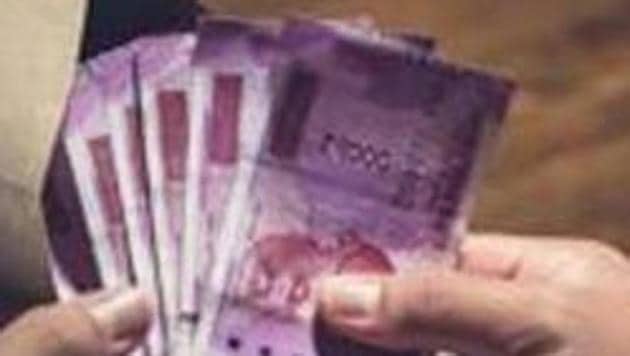 During the session, the rupee witnessed an intra-day high of 73.22 and a low of 73.41 against the US dollar.(File Photo)