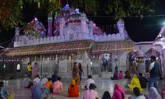 Colourful lights adorn Mansa Devi temple ahead of Navratri in Panchkulai on Thursday.(Sant Arora/HT)