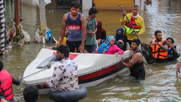NDRF personnel carry out a rescue operation to move locals to a safer place following heavy rain, in Hyderabad on Thursday.(PTI) NDRF personnel carry out a rescue operation to move locals to a safer place following heavy rain, in Hyderabad on Thursday.(PTI)