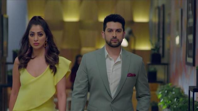 Aftab Shivdasani and Raai Laxmi in a still from Poison 2.(ZEE5) Aftab Shivdasani and Raai Laxmi in a still from Poison 2.(ZEE5)
