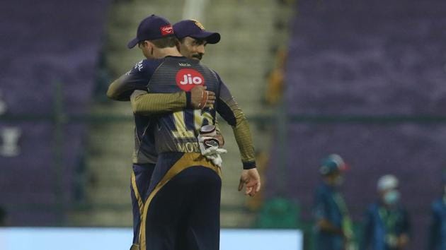 IPL 2020: Eoin Morgan revealed how Dinesh Karthik came up to him and asked him about taking over as KKR captain for the remainder of Indian Premier League (Twitter) IPL 2020: Eoin Morgan revealed how Dinesh Karthik came up to him and asked him about taking over as KKR captain for the remainder of Indian Premier League (Twitter)