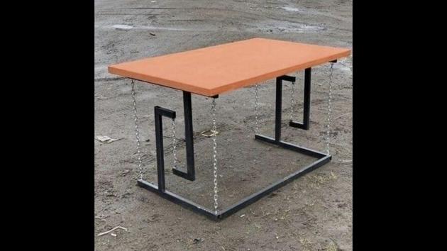 The image shows a table.(Twitter/@UniverCurious)