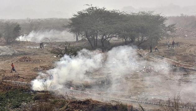 The Air Quality Index in New Delhi rose past 270.(Instagram @hindustantimes)