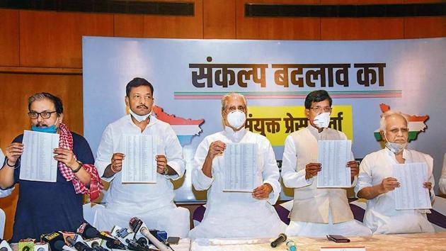 Grand Alliance leaders release the list of candidates at a joint press conference in Patna on Thursday.(PTI Photo)