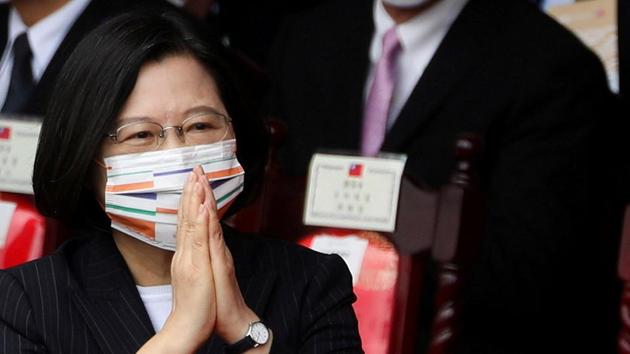 Taiwan President Tsai Ing-wen greeting the crowd during National Day celebrations in front of the Presidential Building in Taipei, Taiwan, October 10, 2020. (Reuters File Photo) Taiwan President Tsai Ing-wen greeting the crowd during National Day celebrations in front of the Presidential Building in Taipei, Taiwan, October 10, 2020. (Reuters File Photo)