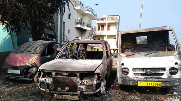 Three vehicles were set on fire at Indira Colony in Chandigarh on Thursday.(HT Photo)