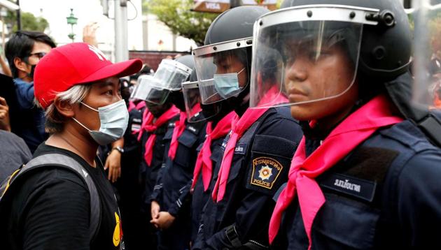 A pro-democracy protester stands in front of police officers during anti-government protests in Bangkok (REUTERS/Jorge Silva/File Photo)