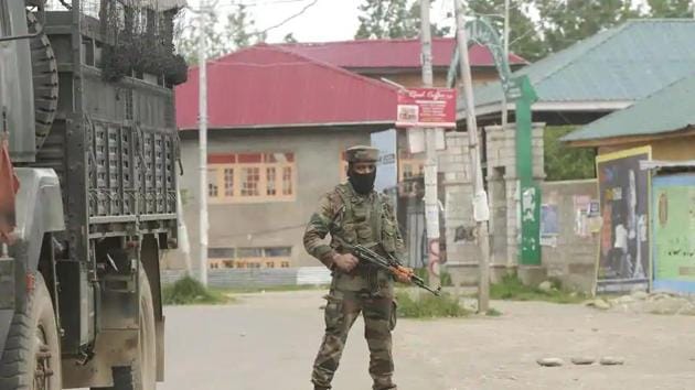 A gunbattle is underway in Jammu and Kashmir’s Anantnag.(Waseem Andrabi /HT Photo) A gunbattle is underway in Jammu and Kashmir’s Anantnag.(Waseem Andrabi /HT Photo)