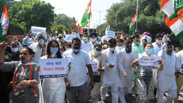 During the campaign, ‘Speak up Chandigarh’, the Congress will also highlight exorbitant parking rates, the issue of dumping ground and potholes, said Chandigarh Territorial Congress Committee president Pradeep Chhabra. (Photo: Keshav Singh/Hindustan Times) During the campaign, ‘Speak up Chandigarh’, the Congress will also highlight exorbitant parking rates, the issue of dumping ground and potholes, said Chandigarh Territorial Congress Committee president Pradeep Chhabra. (Photo: Keshav Singh/Hindustan Times)