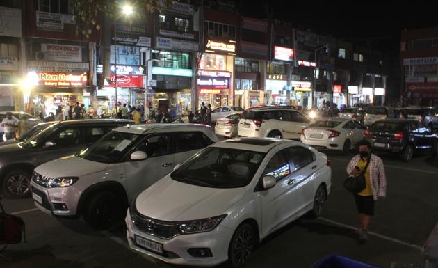 It’s back to jampacked parking lot at the market in Sector 46 in Chandigarh on Saturday evening. (Gurminder Singh/HT) It’s back to jampacked parking lot at the market in Sector 46 in Chandigarh on Saturday evening. (Gurminder Singh/HT)