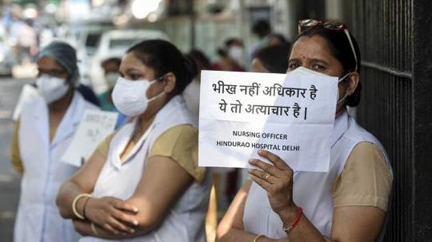 Doctors and health care workers of the north corporation’s Hindu Rao and Kasturba hospitals have been protesting against non-payment of salaries for the past several months. (Biplov Bhuyan/HT file photo) Doctors and health care workers of the north corporation’s Hindu Rao and Kasturba hospitals have been protesting against non-payment of salaries for the past several months. (Biplov Bhuyan/HT file photo)