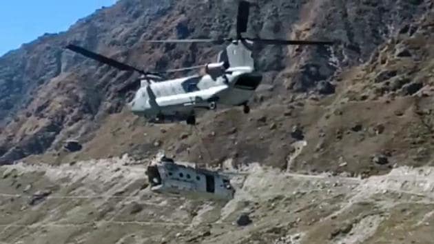 A Chinook helicopter takes off from a helipad in Kedarnath shrine on Saturday, with the debris of Indian Air Force's MI-17 helicopter which had met with an accident in 2018.(ANI)