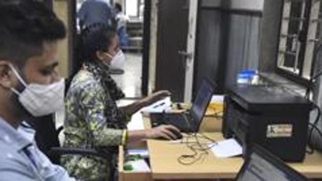 The officials have been directed to follow staggered timings to avoid over-crowding in offices and been advised to follow two shifts -- from 9.00 am to 5.30 pm, and from 10.00 am to 6.30 pm. (Sonu Mehta/HT file photo. Representative image) The officials have been directed to follow staggered timings to avoid over-crowding in offices and been advised to follow two shifts -- from 9.00 am to 5.30 pm, and from 10.00 am to 6.30 pm. (Sonu Mehta/HT file photo. Representative image)