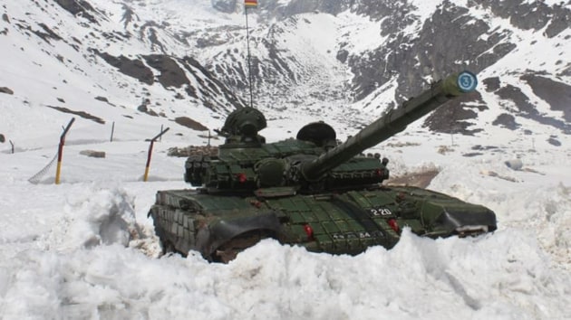 The presence of high attitude passes en-route to north and south banks of Pangong Tso on Ladakh rules out any withdrawal of Indian armoured units from the contested points.(File photo)