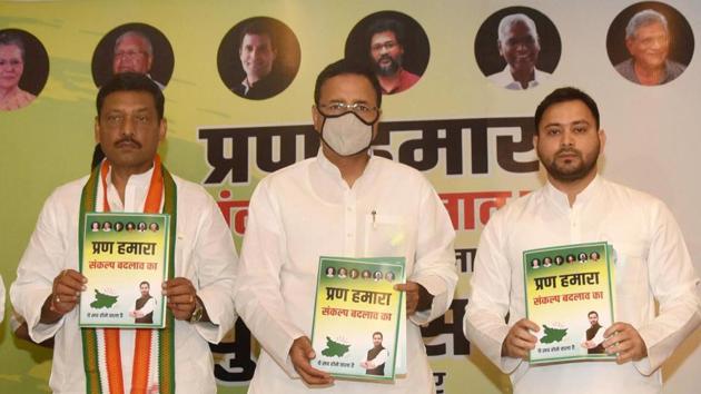 Releasing the manifesto titled ‘Badlav Ka Sankalp’ along with senior Cong leader Randeep Singh Surjewala and other GA leaders, the RJD’s Tejashwi Yadav said if elected, their government will approve appointments to about a million govt jobs. (Santosh Kumar/HT Photo) Releasing the manifesto titled ‘Badlav Ka Sankalp’ along with senior Cong leader Randeep Singh Surjewala and other GA leaders, the RJD’s Tejashwi Yadav said if elected, their government will approve appointments to about a million govt jobs. (Santosh Kumar/HT Photo)
