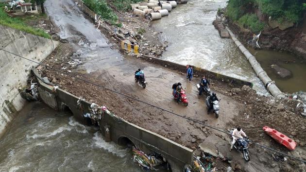 An aerial view showing a landslide hit road following heavy rain near Prayeja city in Pune on October 16. Along with infrastructure, crops on lakhs of hectares have also been damaged extensively due to heavy rains in the last few days, PTI reported. (HT Photo) 